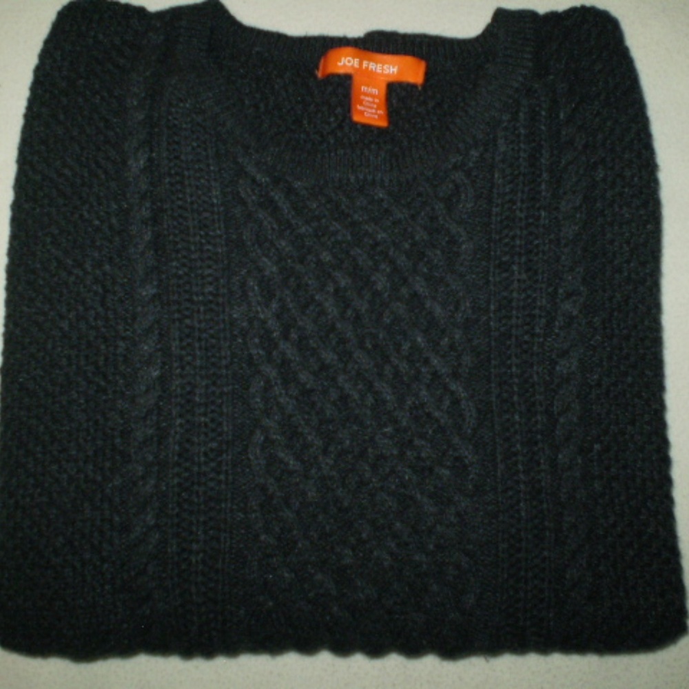 SIZE: MED.GRAY CABLE KNIT SWEATER~MINT COND.!